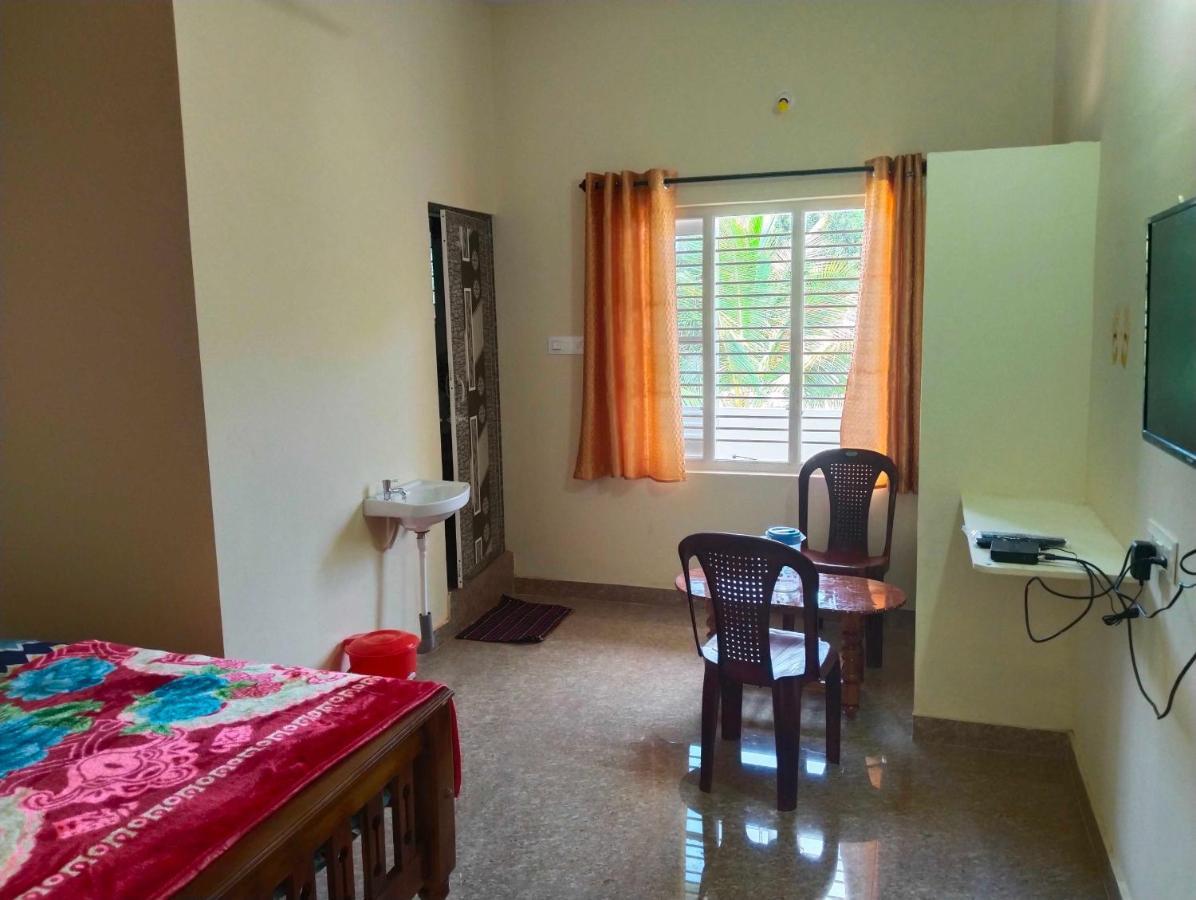 Oyo 8206 K J Residency Hotel Мисор Екстериор снимка